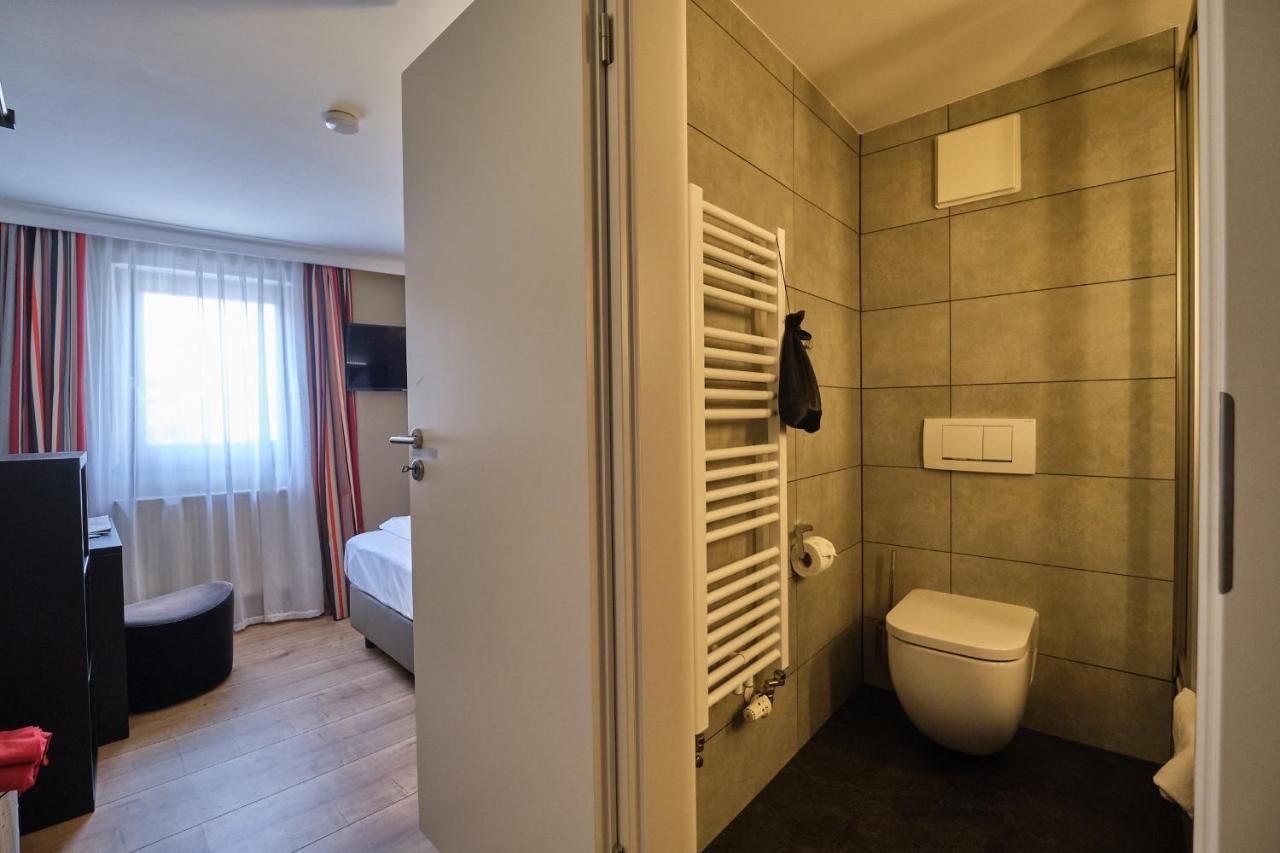 Hotel Roter Hahn Regensburg Dış mekan fotoğraf