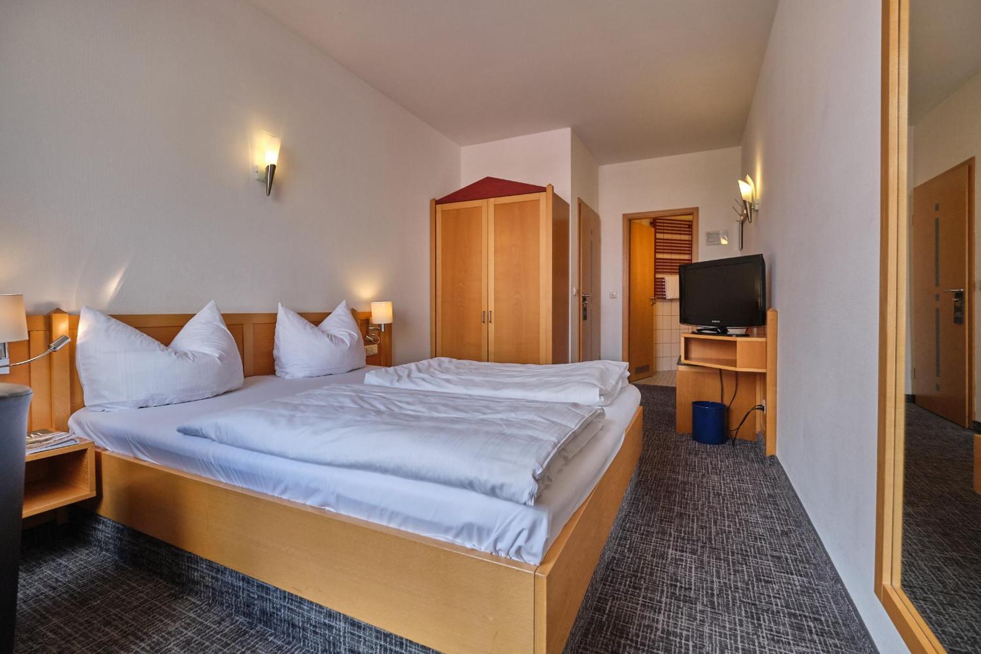 Hotel Roter Hahn Regensburg Dış mekan fotoğraf