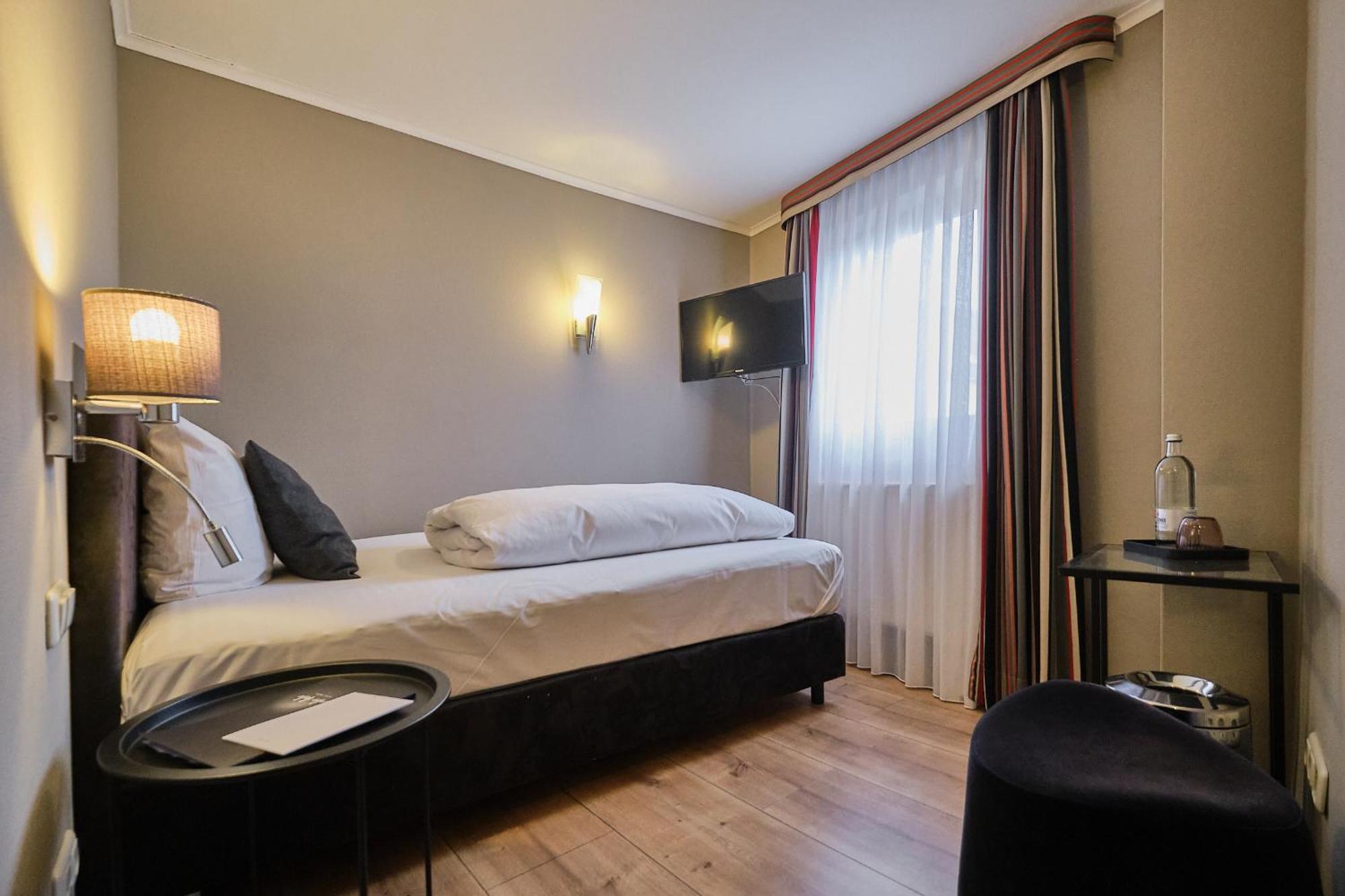 Hotel Roter Hahn Regensburg Dış mekan fotoğraf