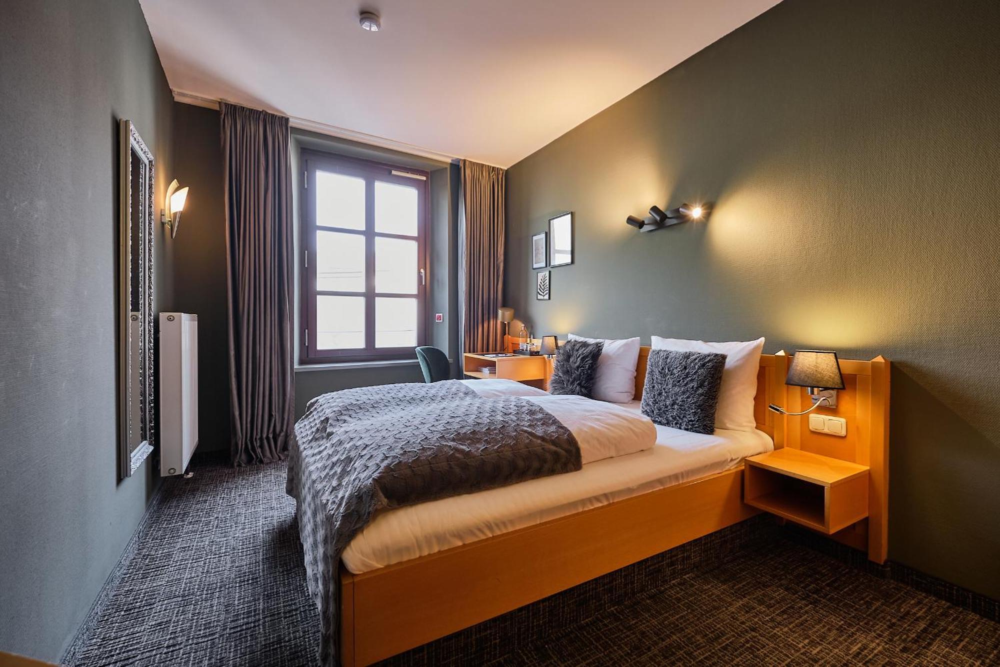Hotel Roter Hahn Regensburg Dış mekan fotoğraf
